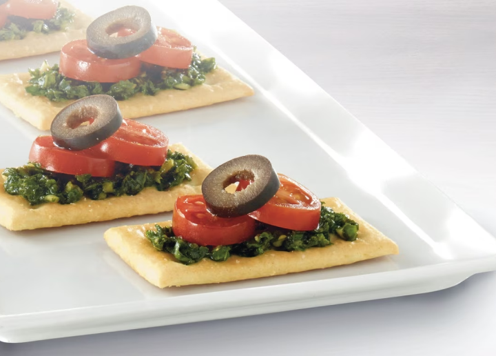 Crackers with olives and tomatoes